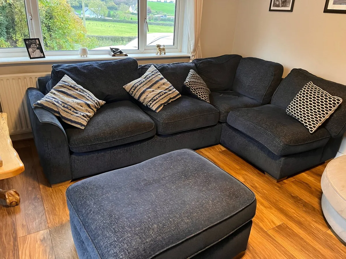 Suite of furniture - Image 4