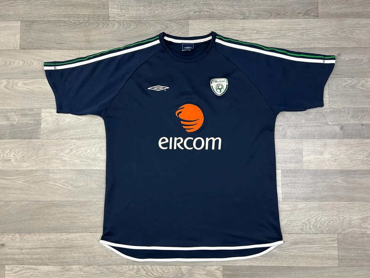 Vintage 00s Umbro Ireland Training Jersey Shirt L - Image 1