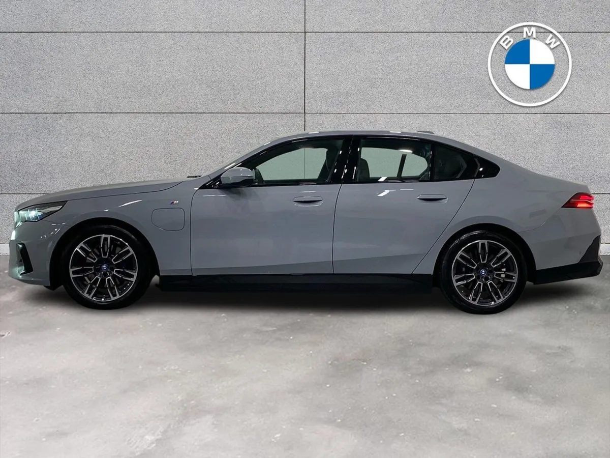BMW 5 Series 530e M Sport Saloon - Image 4