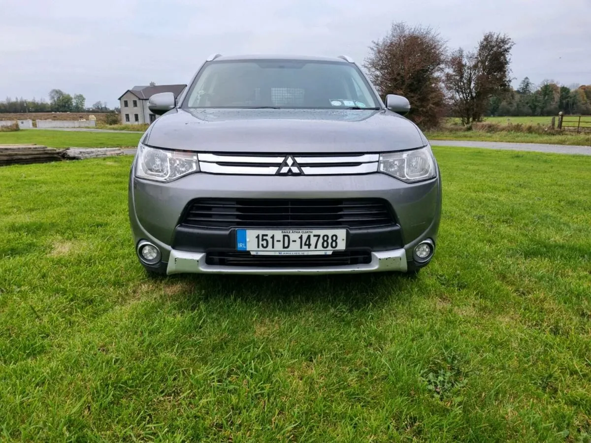 2015 mitsubishi outlander - Image 1