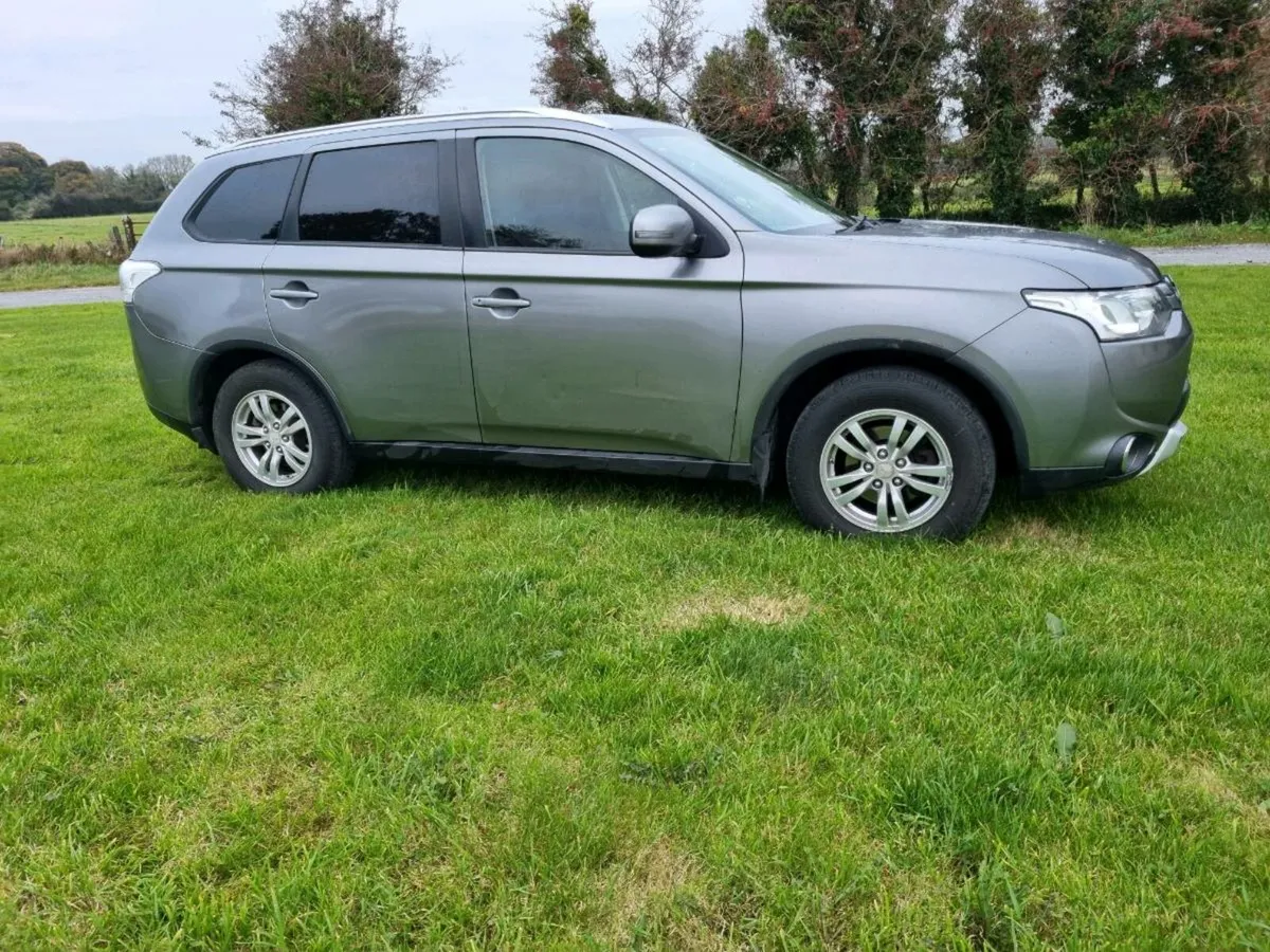 2015 mitsubishi outlander - Image 2