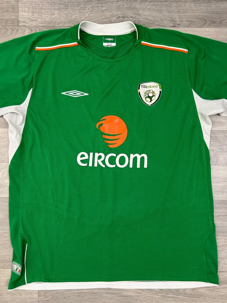 Vintage 2004 Umbro Ireland Home a jersey Shirt - Image 2