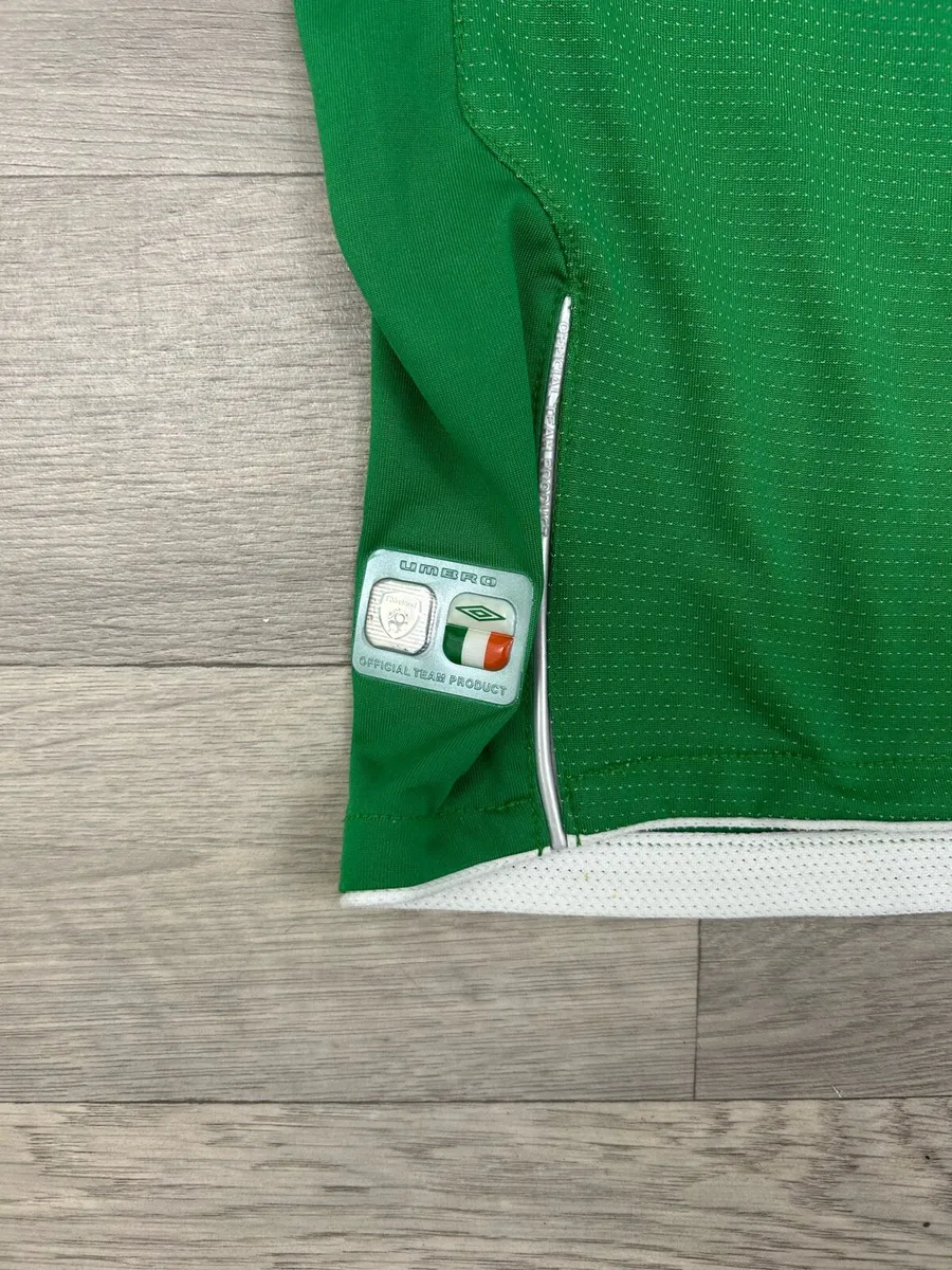 Vintage 2004 Umbro Ireland Home a jersey Shirt - Image 3