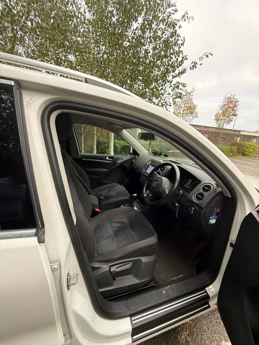 Volkswagen Tiguan low mileage new tyre - Image 4