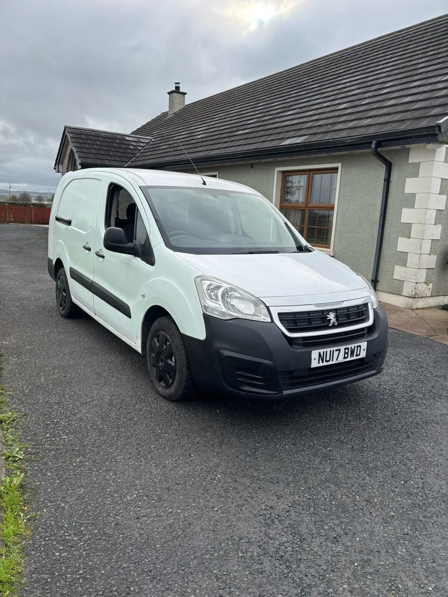 2017 Peugeot partner lwb crew van - Image 2