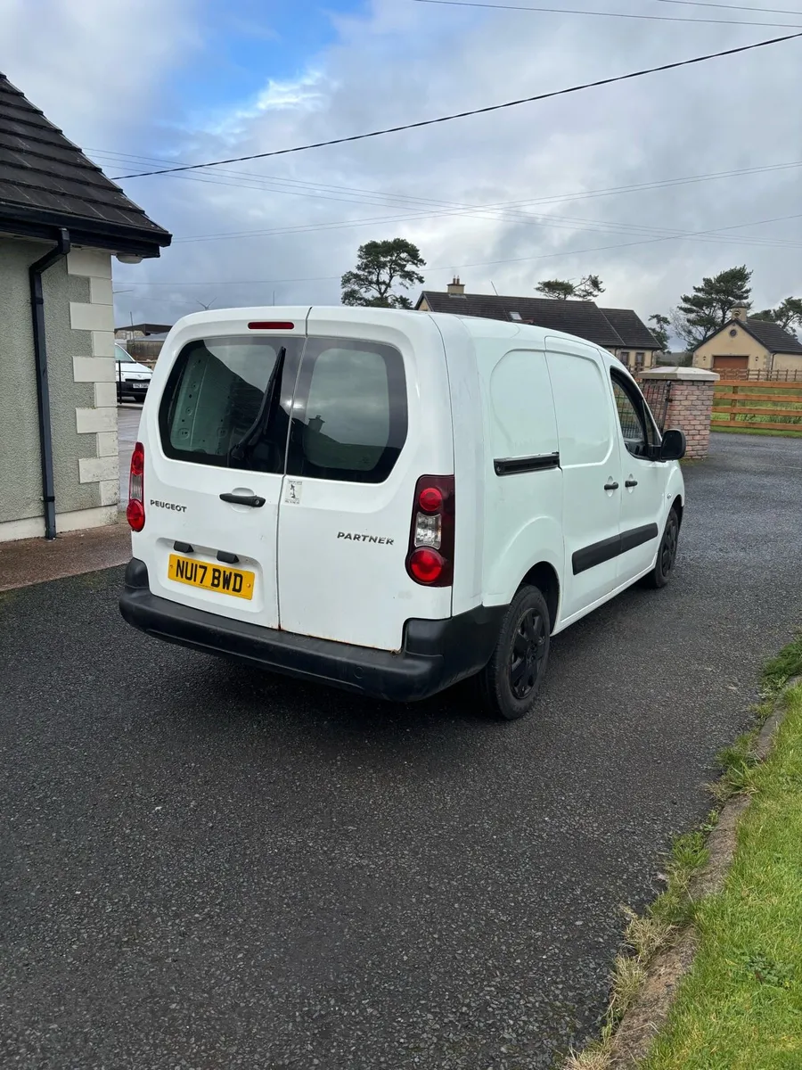 2017 Peugeot partner lwb crew van - Image 3
