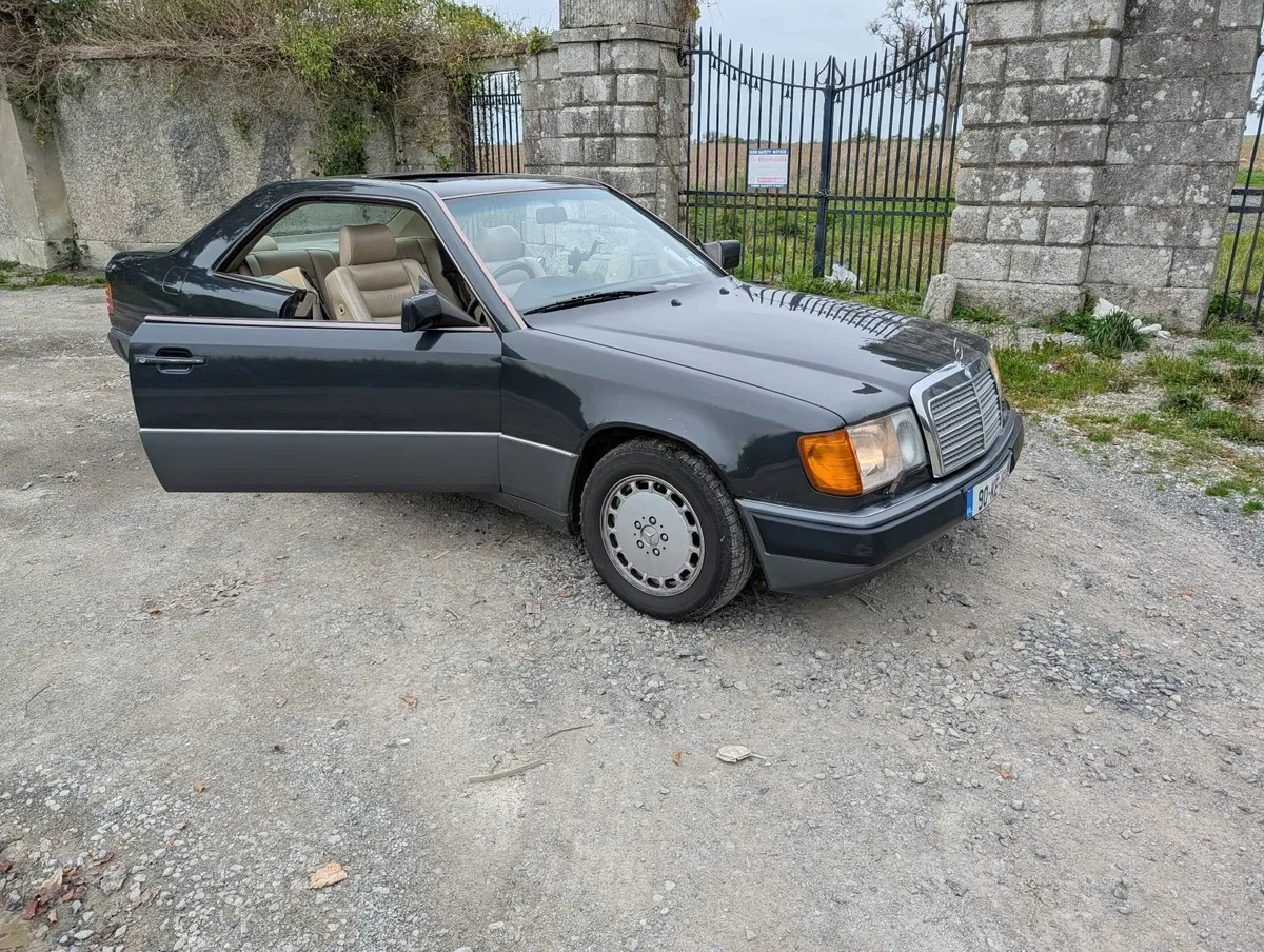 Mercedes-Benz W124 1990 - Image 1