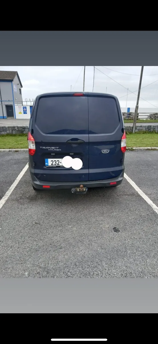Ford Transit Courier 2023 - Image 2