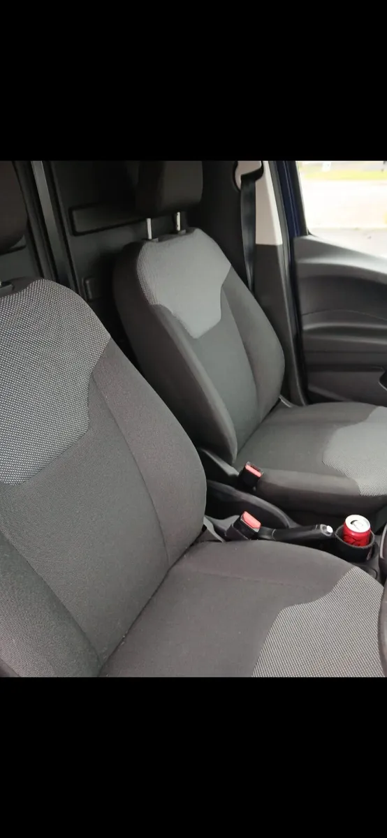 Ford Transit Courier 2023 - Image 3