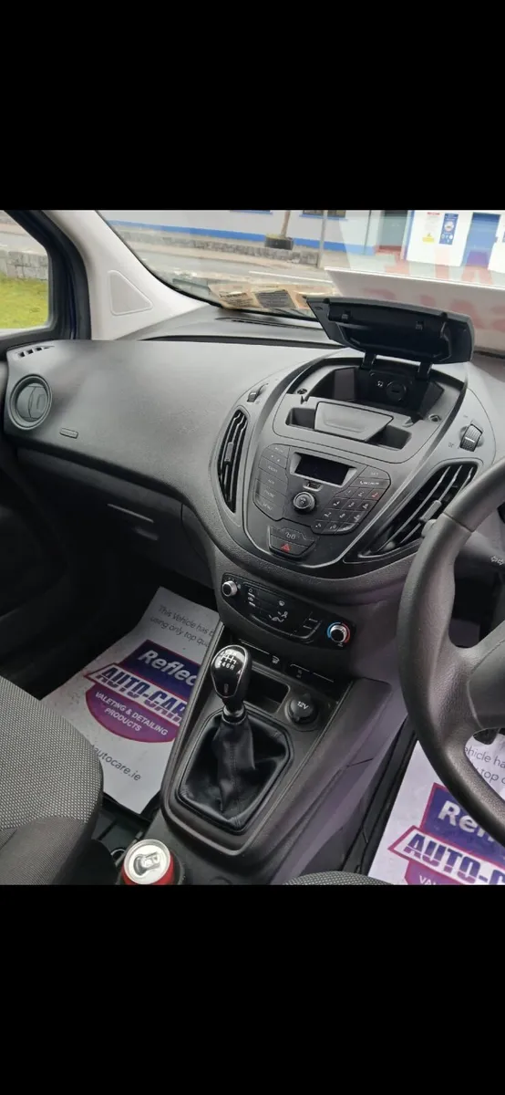 Ford Transit Courier 2023 - Image 4