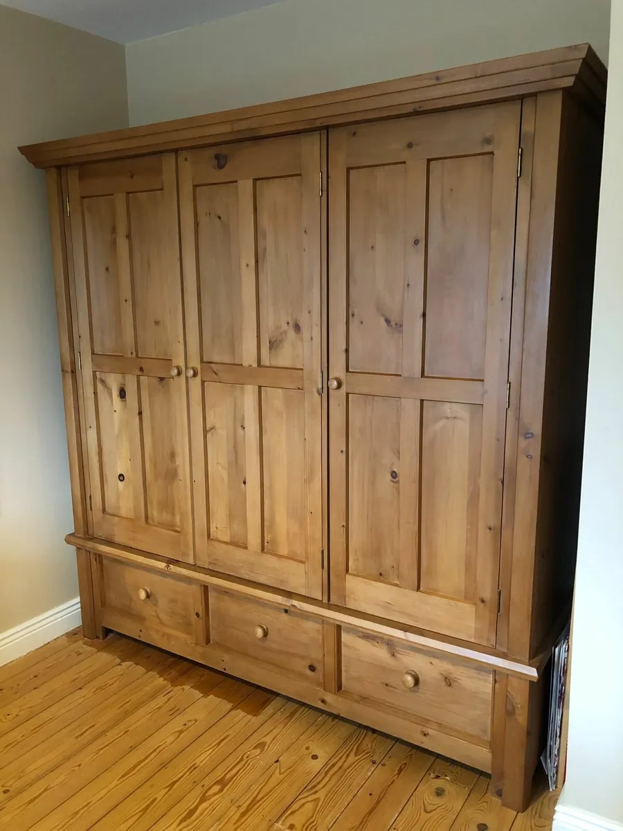 Wardrobe 3 door solid wood - Image 2
