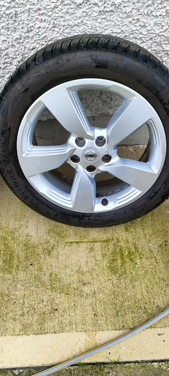 Nissan 18 inch alloy wheels - Image 1