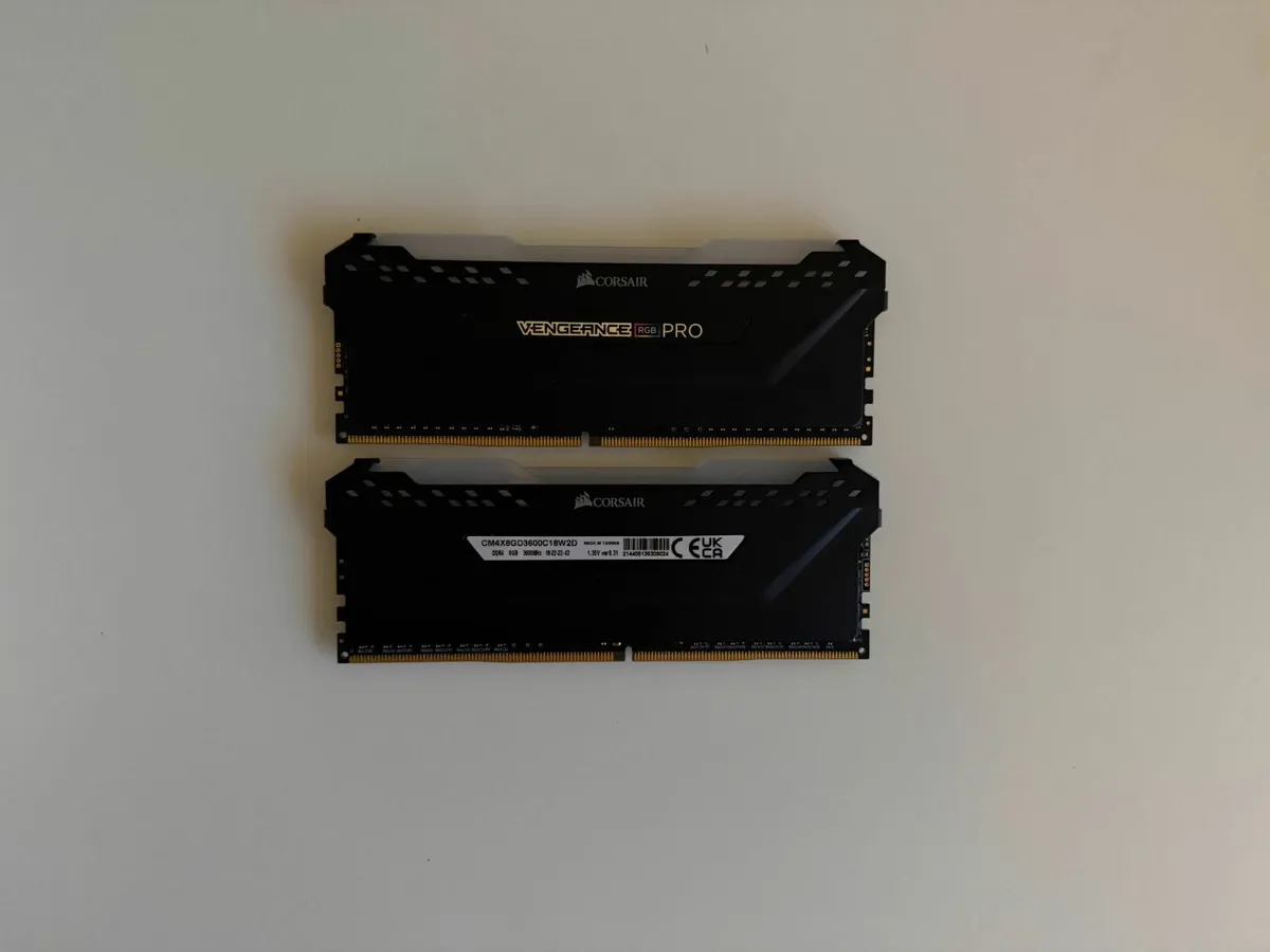 CORSAIR VENGEANCE RGB PRO 16GB (2 x 8GB) DDR4 DRAM - Image 1