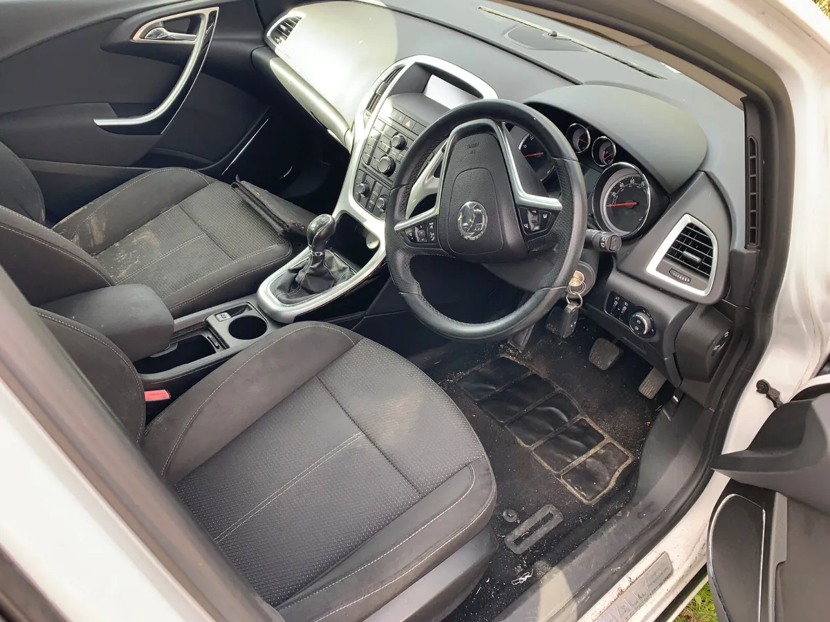 2011 VAUXHALL ASTRA  SRI 1.6 - Image 4