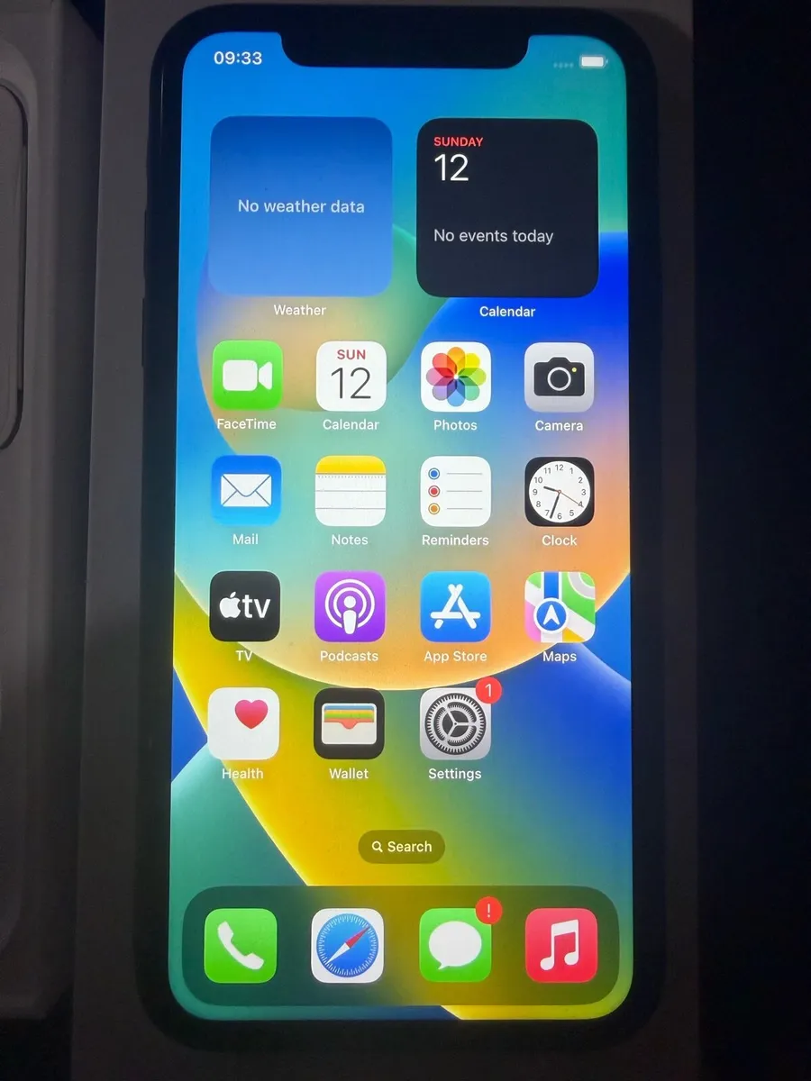 iPhone 11 - Image 2