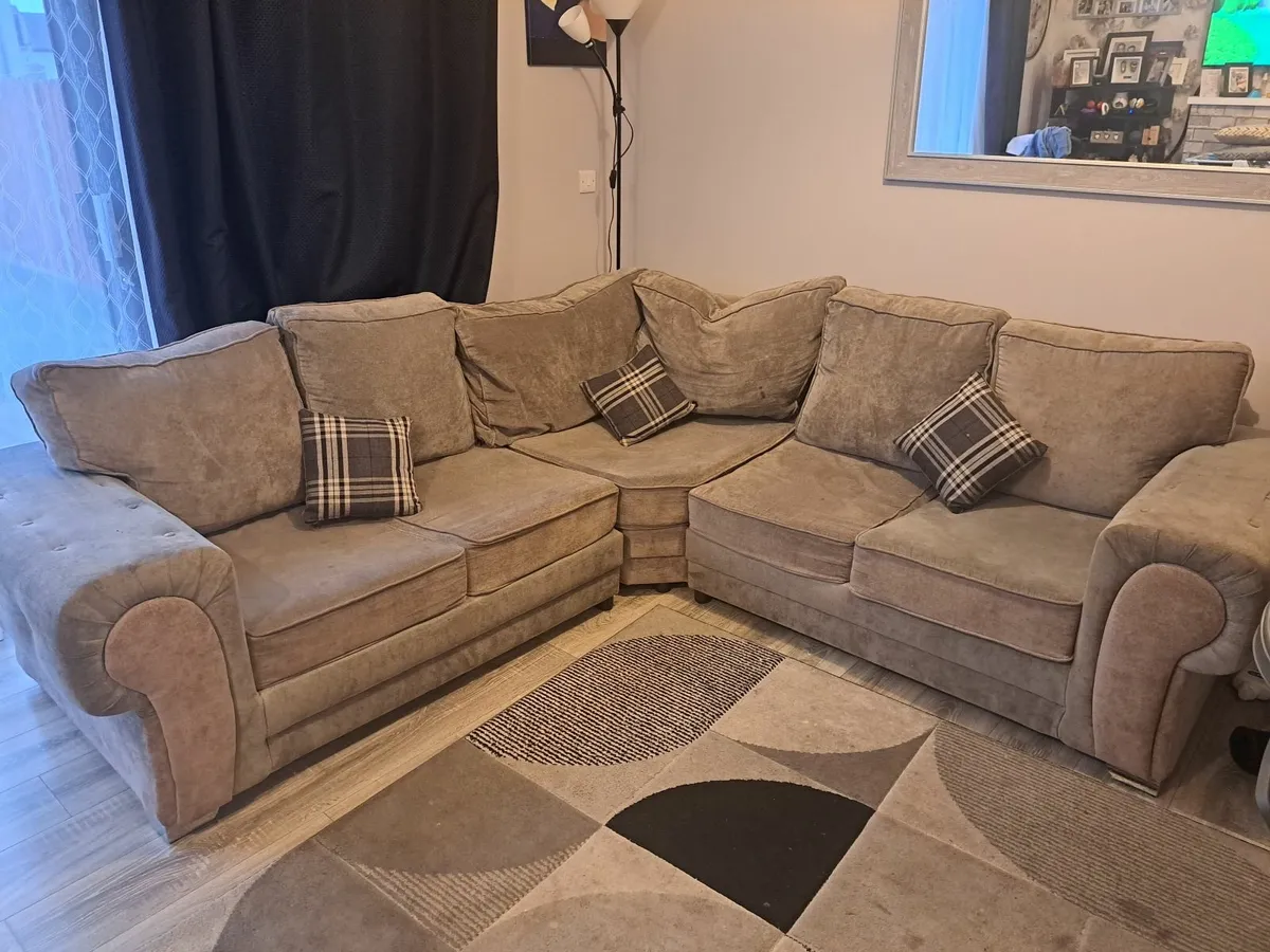 Corner couch - Image 2