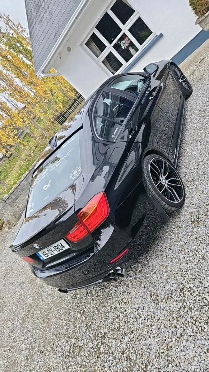BMW F30 2015 - Image 2