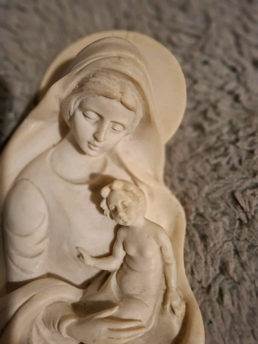 Lovely Vintage Holy Water Font - Image 3
