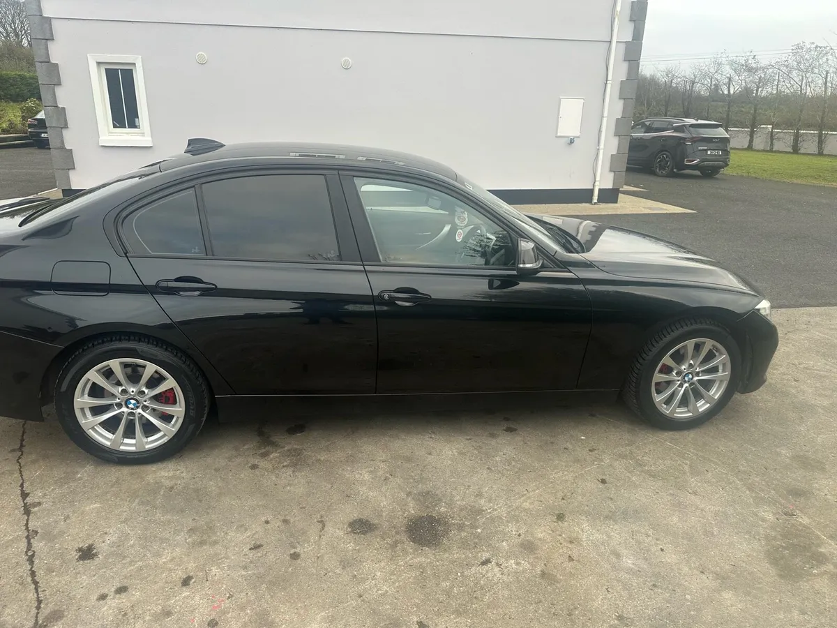 152 BMW 318i F30 - Image 1