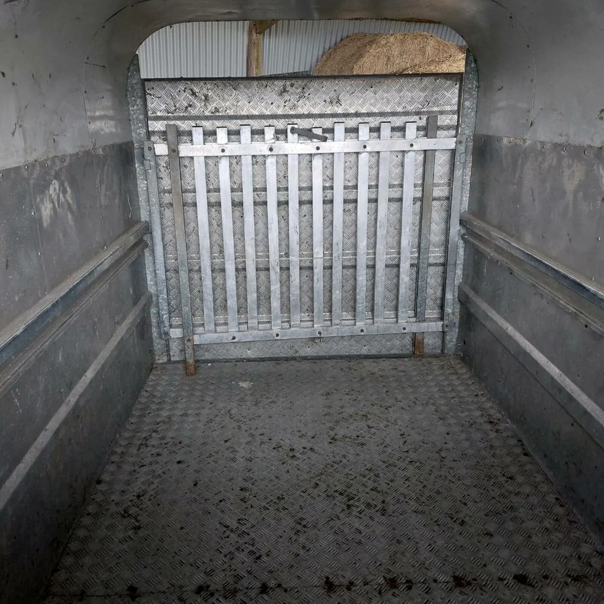 Trailer - Image 2