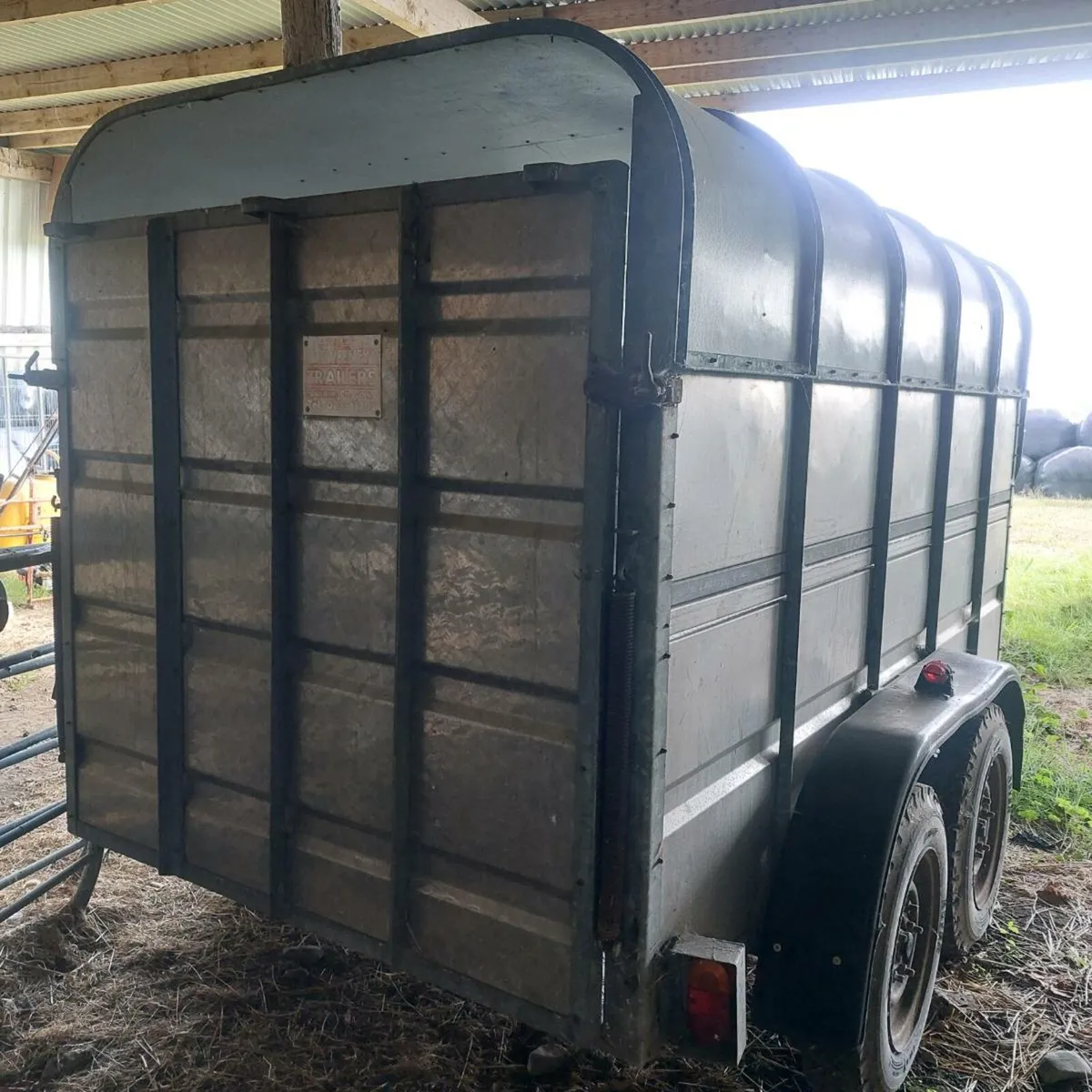 Trailer - Image 1