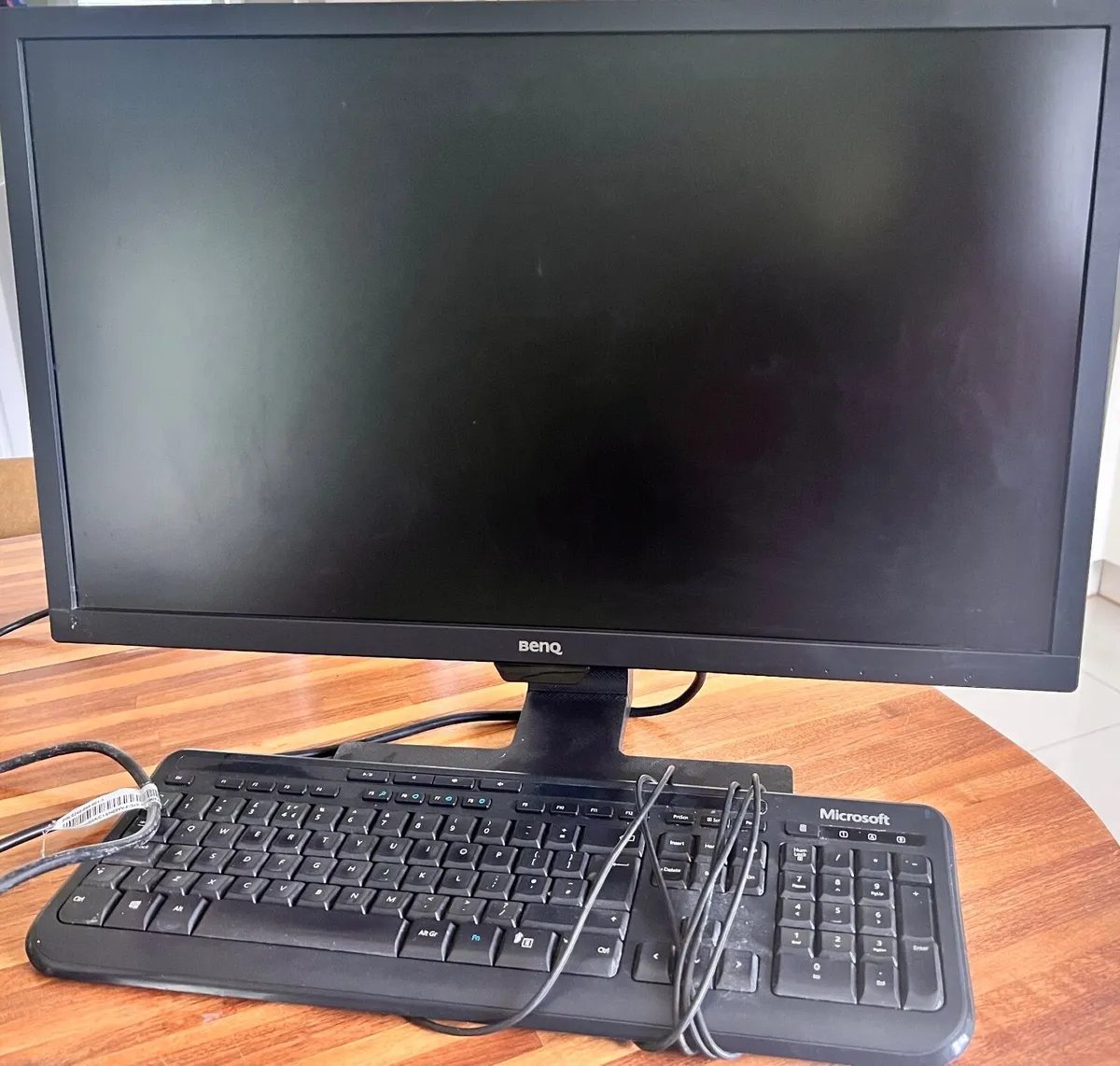 Monitor & Microsoft Wired keyboard - Image 2