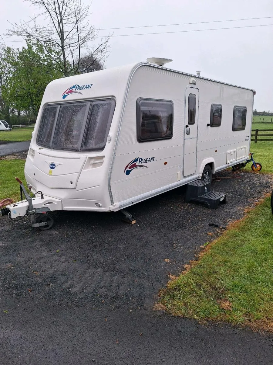 Bailey pageant series 6 fixed bed - Image 1