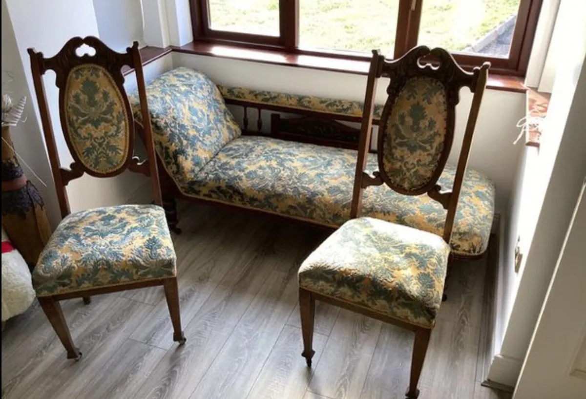 Antique 3-Piece Victorian Parlour Set  Chaise Long - Image 1