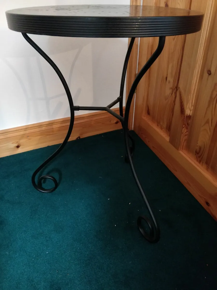 Black circular side table - Image 2