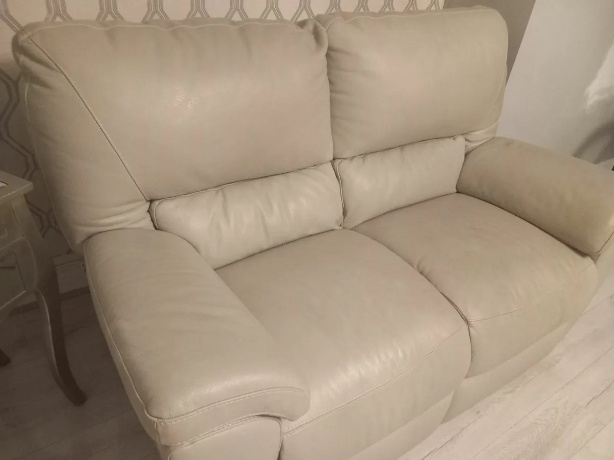SOFA - Image 4