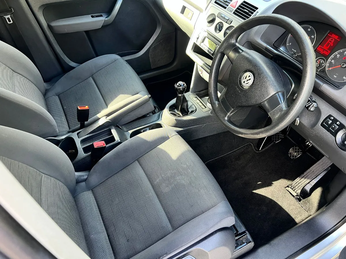 Volkswagen Touran 2010 1.9 TDI new nct 11/26 tax - Image 3
