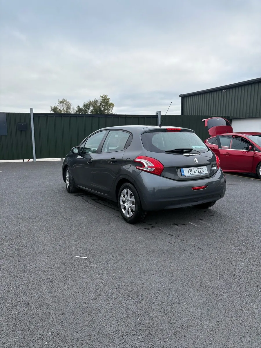 131 Peugeot 208 - Image 4