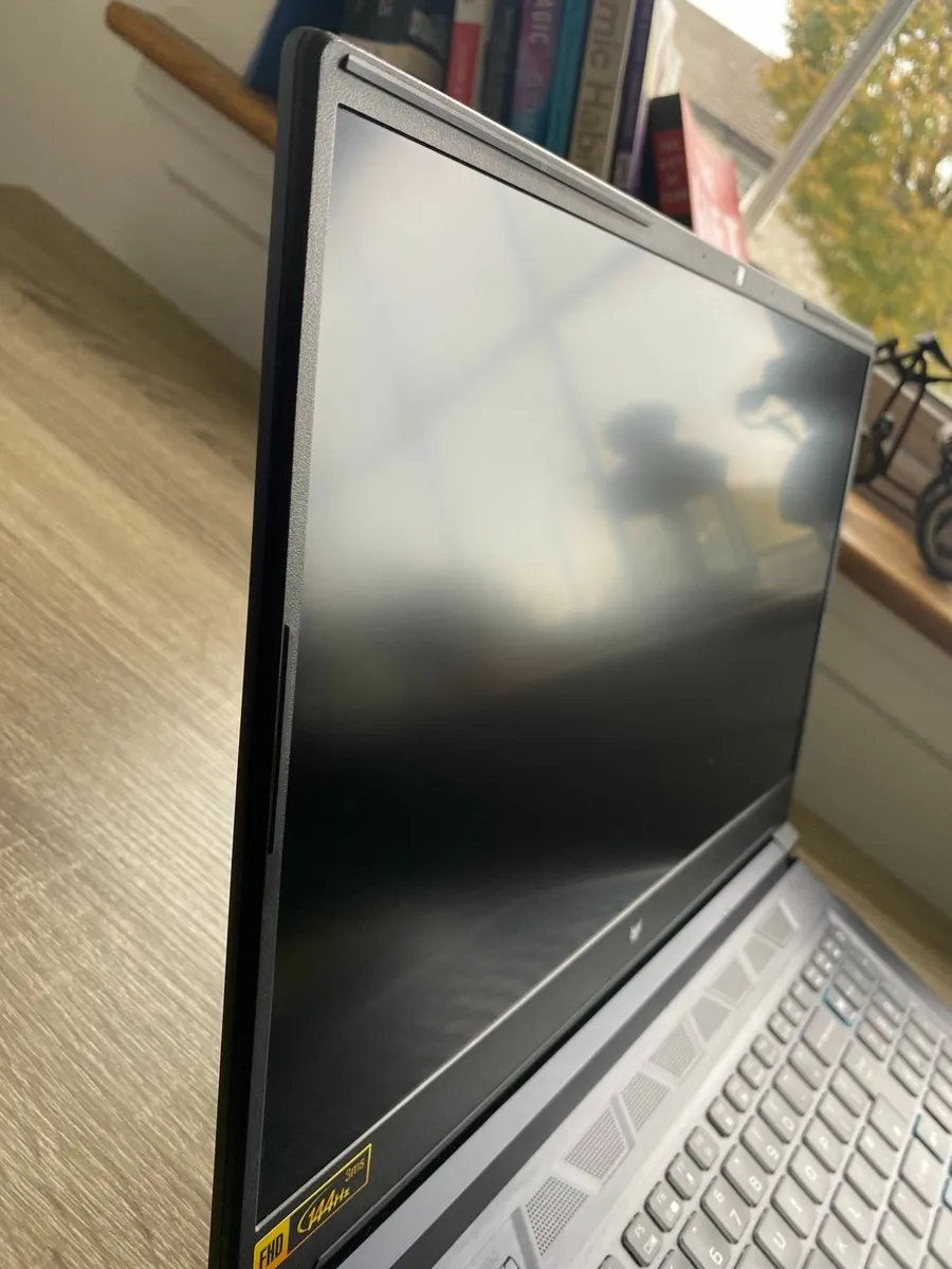 Acer predator Helios 300 17" i9 Gaming Laptop 3070 - Image 2