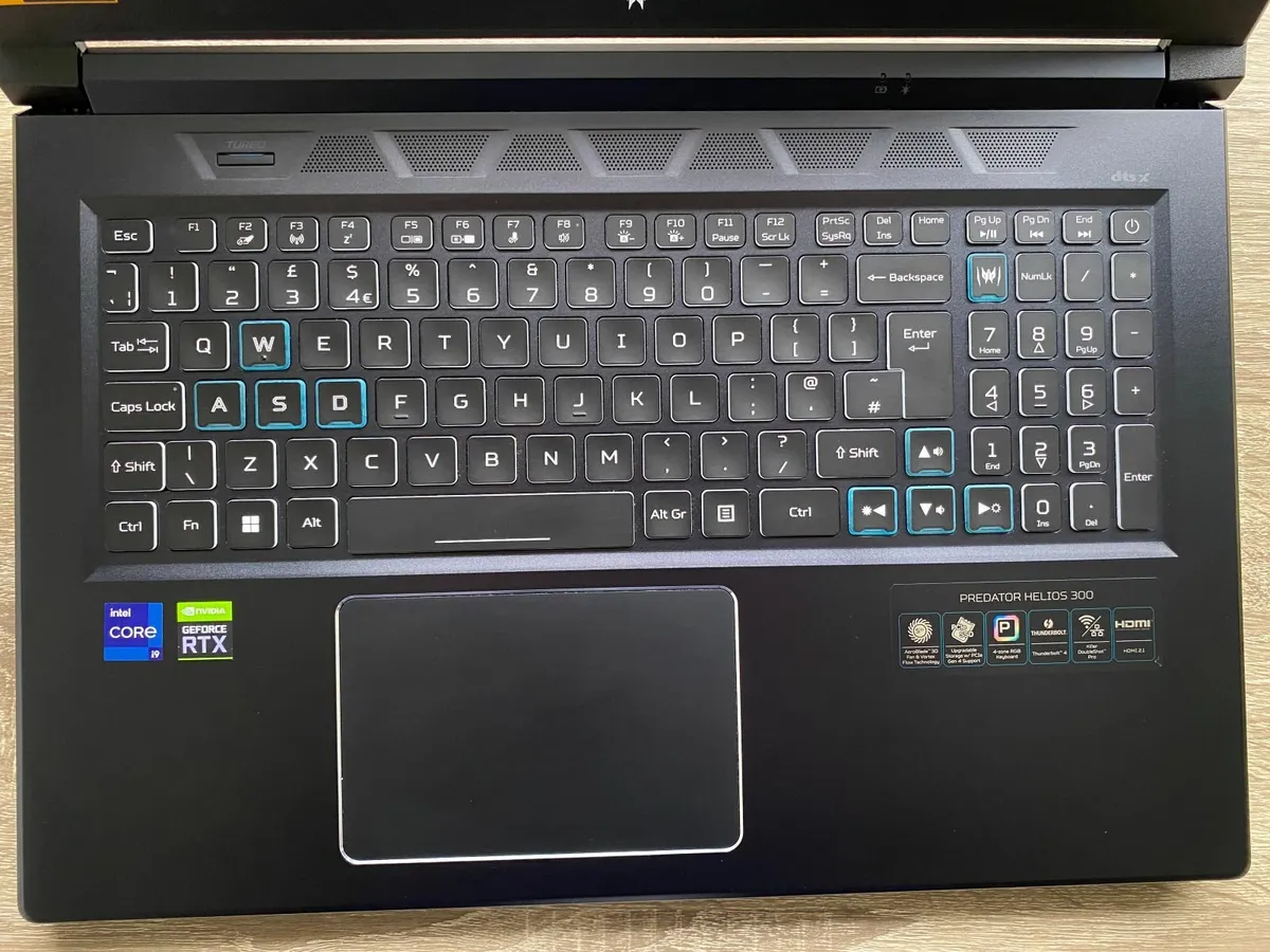 Acer predator Helios 300 17" i9 Gaming Laptop 3070 - Image 3