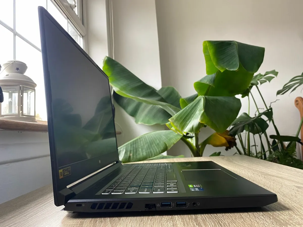 Acer predator Helios 300 17" i9 Gaming Laptop 3070 - Image 4