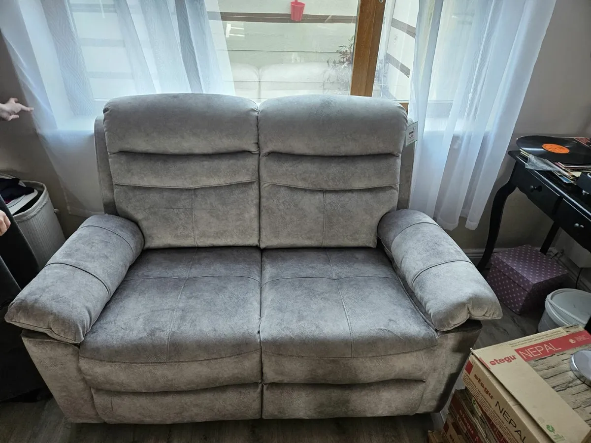 Two seater recliner - Image 1