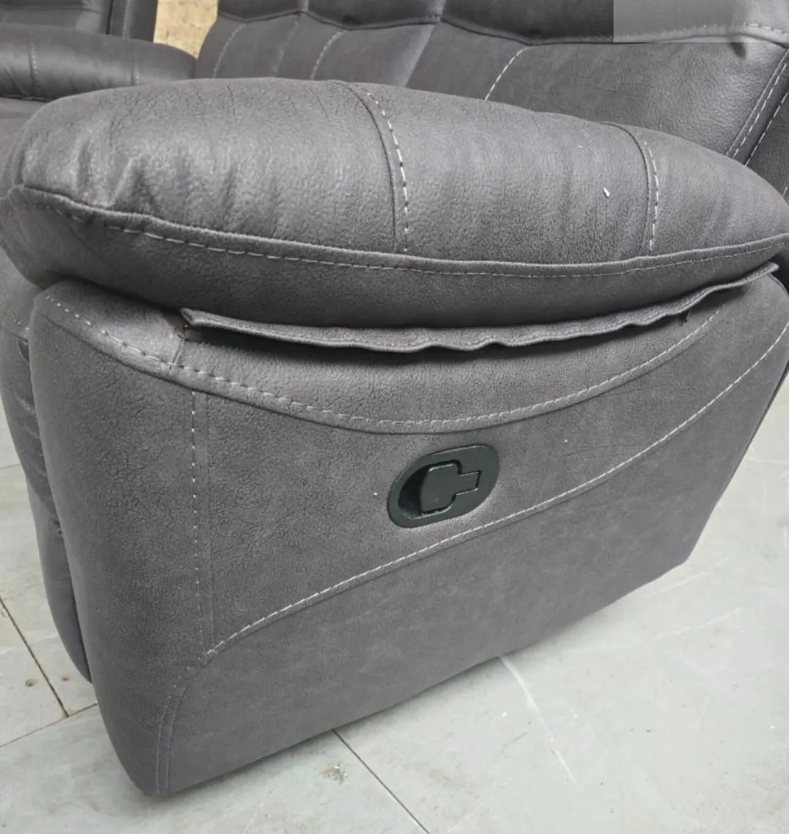 Two seater recliner - Image 2