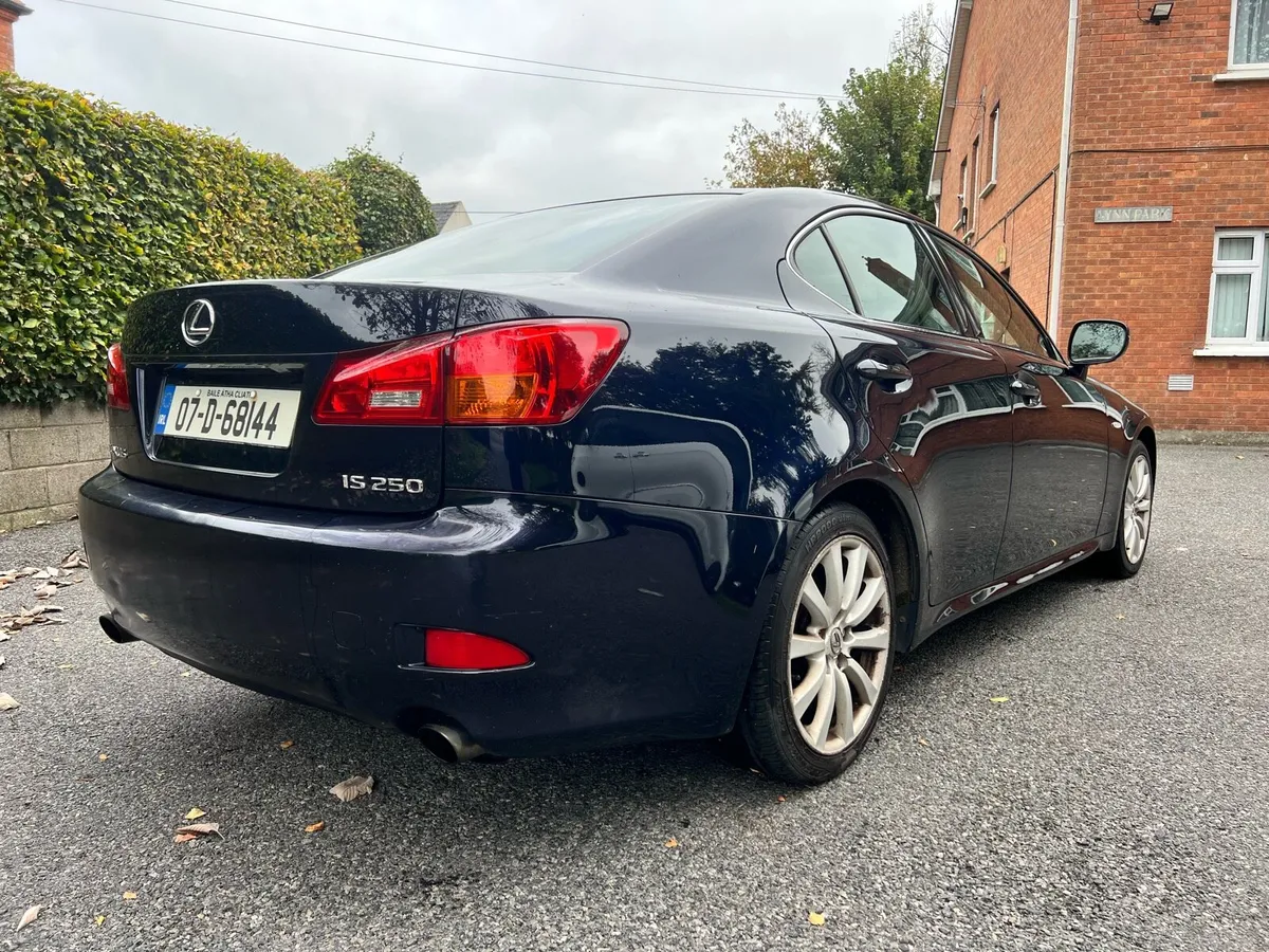 Lexus IS250 - Image 4