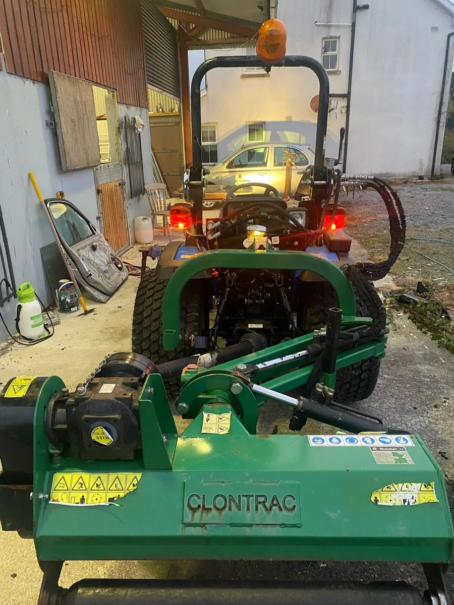 Compact tractor - Image 2