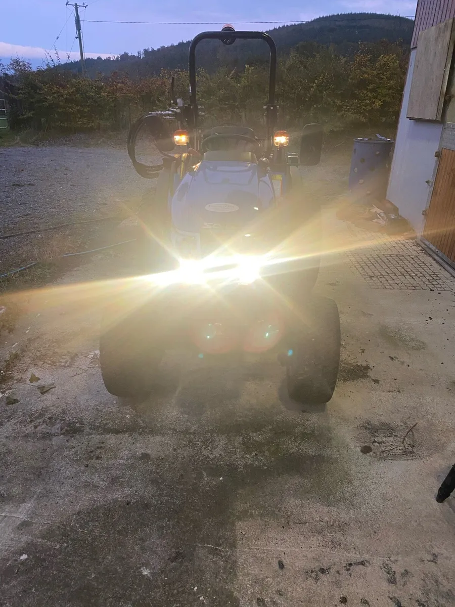 Compact tractor - Image 3