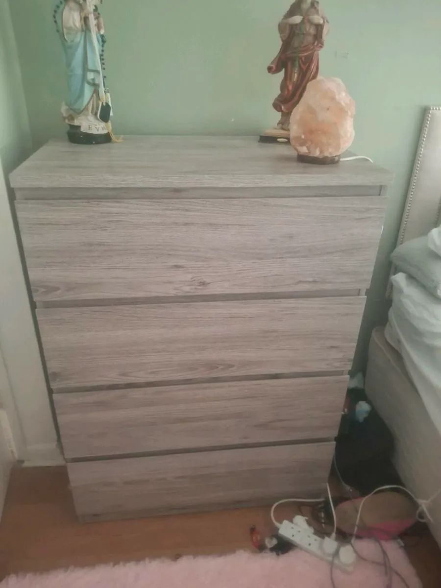 Chest of drawers - Image 1