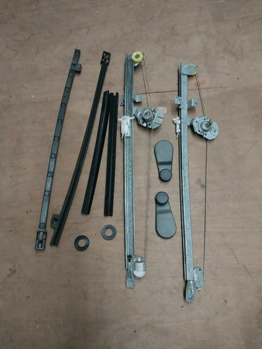 Fiat Ducato Cab Glass, regulators and light - Image 4