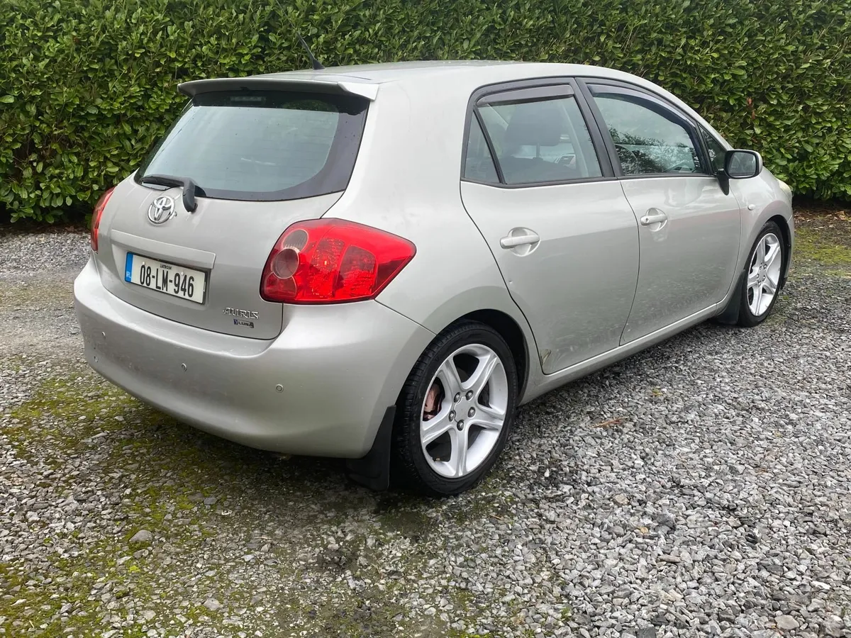Toyota Auris 2008 - Image 2