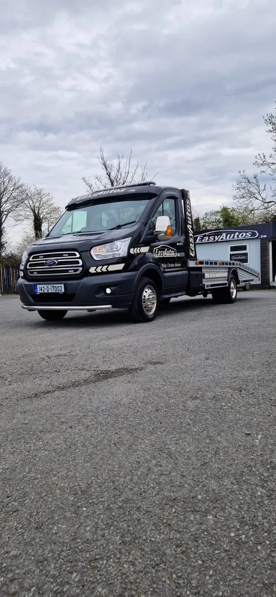 Recovery truck - Image 1