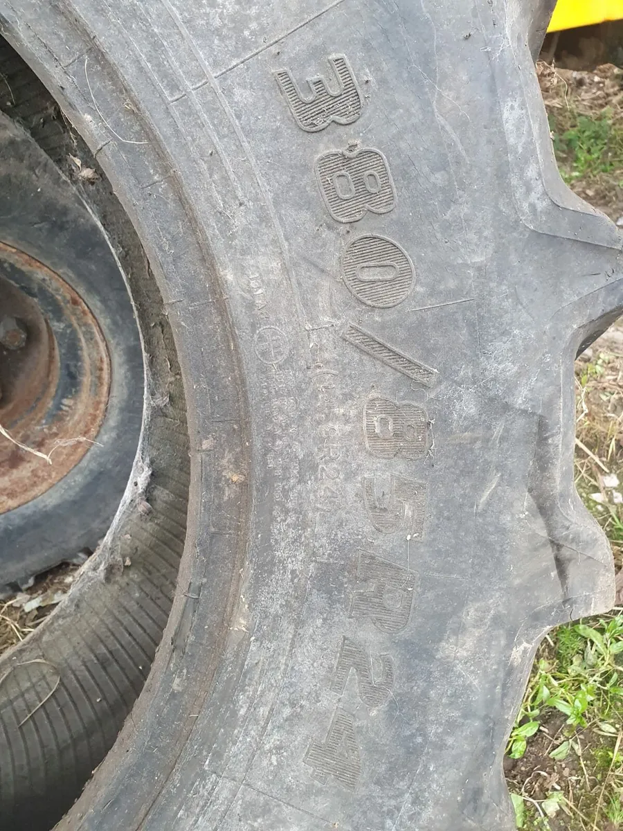 1 Tyre for ford 6610 - Image 2