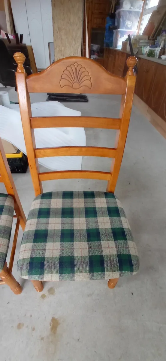 Oak dining table and 6 chairs - Image 4