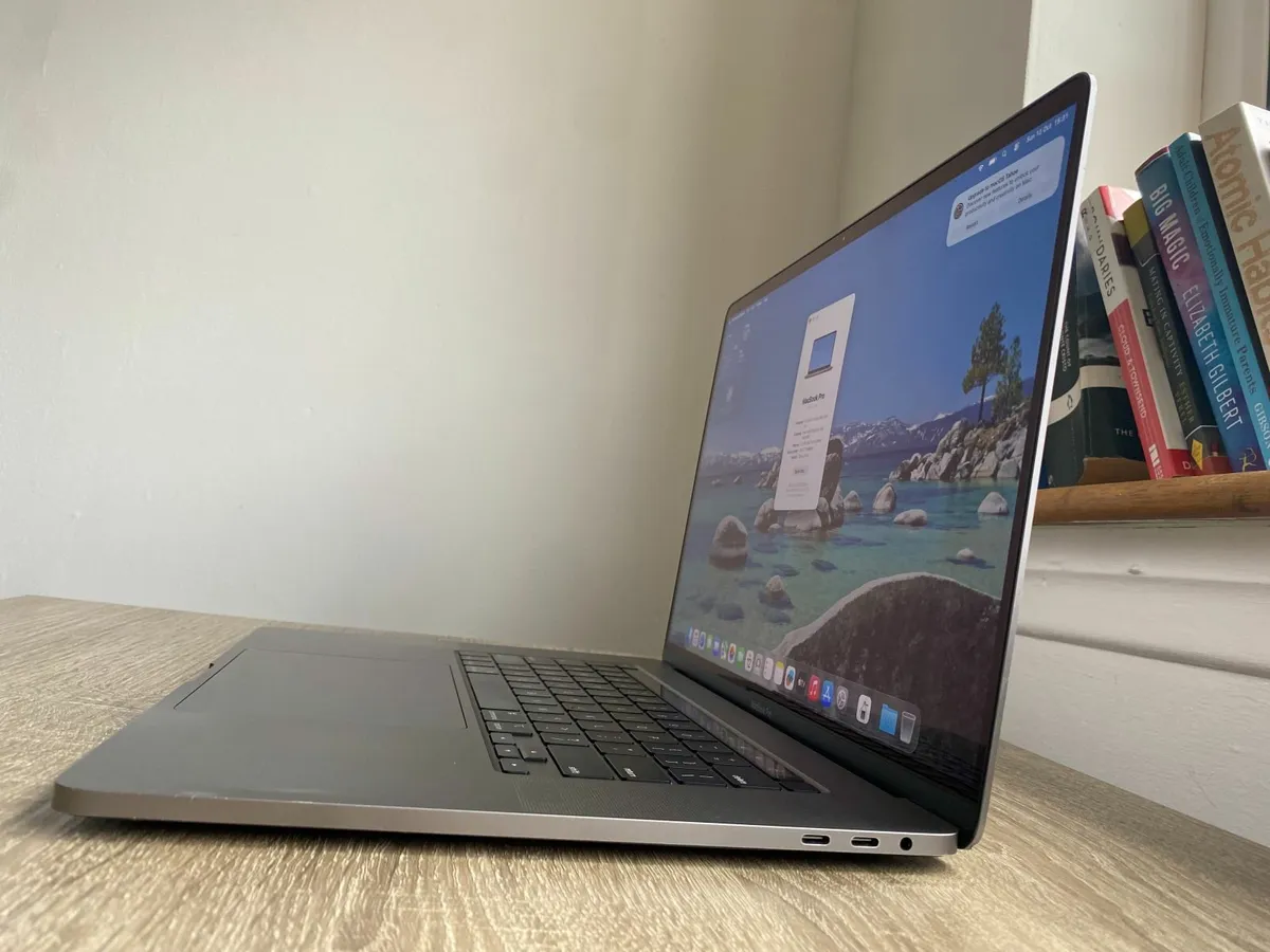 Apple MacBook Pro 16inch (2019) i9 | 32GB | 1TB - Image 4