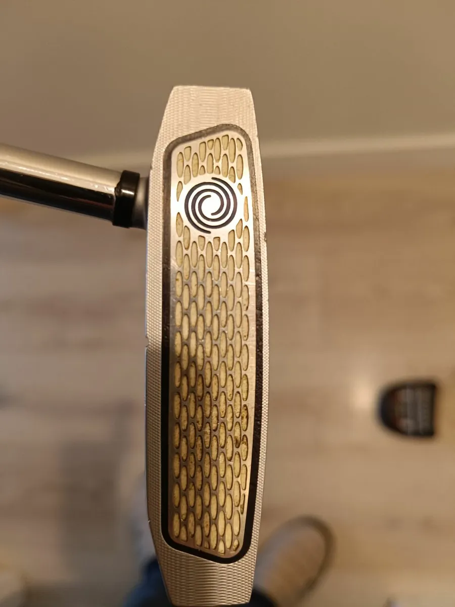 Odyssey Versa Works Tank 7 Putter 35-5 inches - Image 3