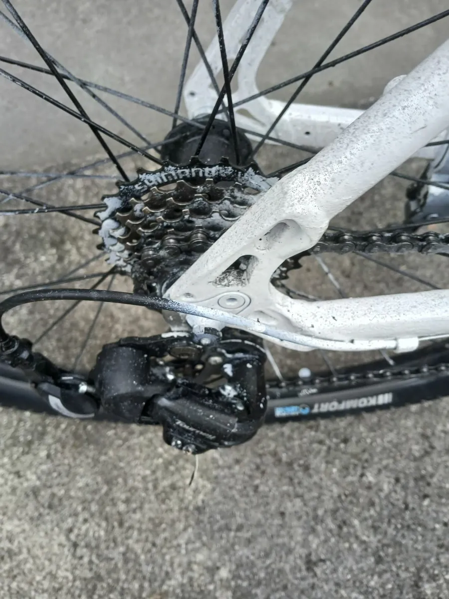 Carrera Axel  Hybrid bike - Image 3