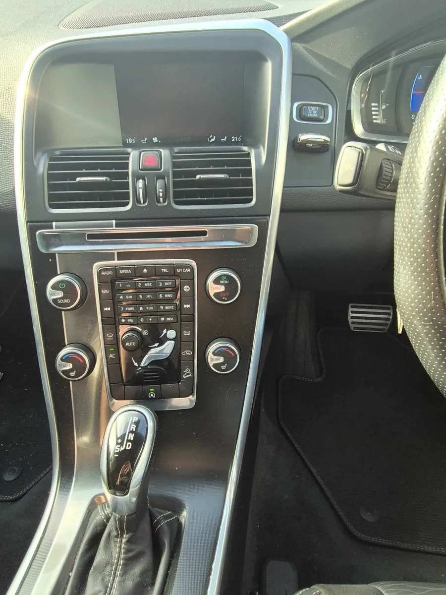 Volvo XC60 2015 - Image 2